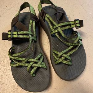 Women’s Chacos sz9
